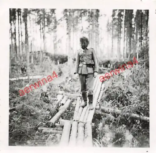 Deutscher Soldat an Lodwastellung Sinjawino-Höhen Leningrad Russland Ostfront