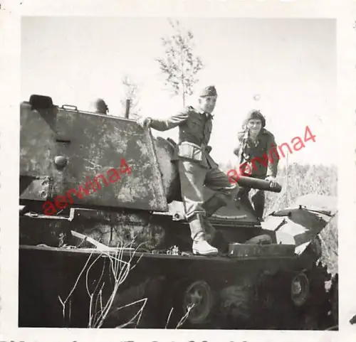 Abgeschossener russ. Panzer KW-1 Lodwa Stellung Leningrad Russland Ostfront