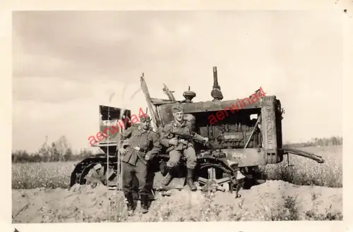 Deutscher Soldat MPi40 russ. Stalinetz SG-65 Raupe Turyshkino Leningrad Russland