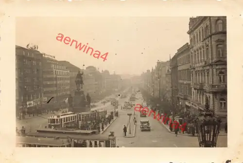 Deutscher Kübelwagen auf Wenzelplatz Prag Tschechien