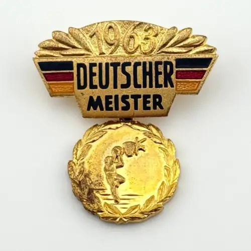 DDR Abzeichen Deutscher Meister Basketball 1963 goldfarben