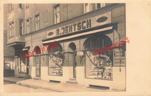 Foto AK Lebensmittel-Handlung mit Drogerie Neusalz Oder Schlesien Postkarte