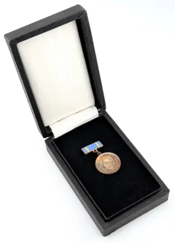 DDR CDU Abzeichen Otto-Nuschke-Ehrenzeichen in Bronze Spange Emaliert