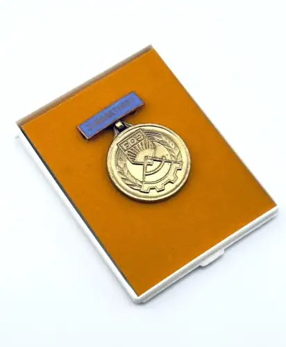 DDR Medaille Verbandsauszeichnung Jungaktivist Hellblau emailliert mit Etui