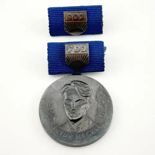 DDR FDJ Artur-Becker-Medaille in Silber