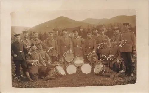 Fotokarte 1.WK Gruppenfoto Soldaten Militärmusiker Spielmannszug
