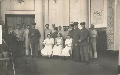 Foto AK 1.WK verletzte Soldaten mit Krankenschwestern Lazarett Berlin Tegel