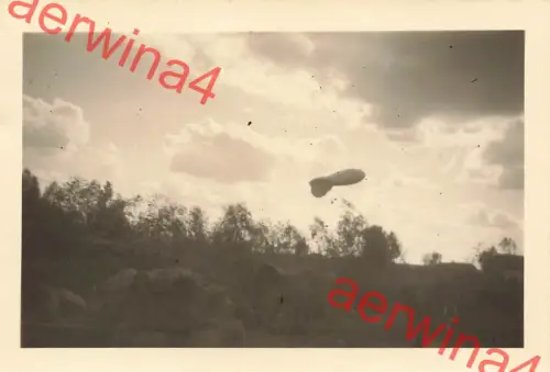 Luftverteidigung deutscher Sperrballon am Fluss Ustja Rowno Ukraine Ostfront