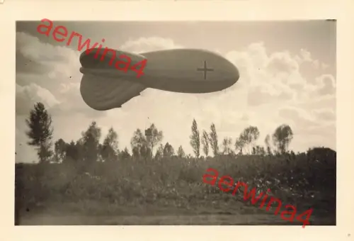 Deutscher Sperrballon mit Korb am Fluss Ustja Rowno Ukraine Ostfront