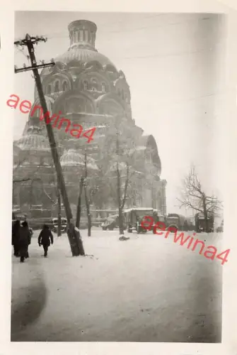 Deutsche LKW an Kathedrale in Sytschowka Russland Ostfront