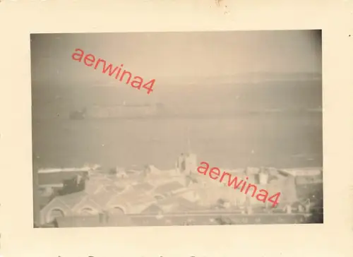 Aufnahme durch Scherenfernrohr Signalstation Hafen Cherbourg Frankreich