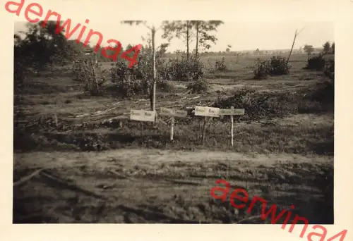 Wegweiser zu den Kampfgruppen im Kampfgebiet Rowno Ukraine Ostfront