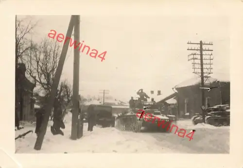 Panzerfahrer mit Panzer IV grüßt General Sytschowka Russland Ostfront