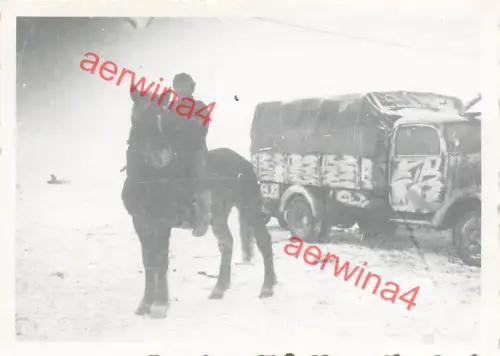 Deutscher LKW Mercedes L3000 im Wintertarn Sytschowka Russland Ostfront