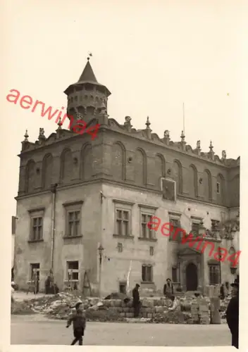 Polen bauen am Rathaus 1940 in Tarnow Polen
