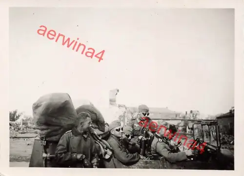 Deutsche Soldaten mit Kübelwagen in Welisch Smolensk Russland Ostfront