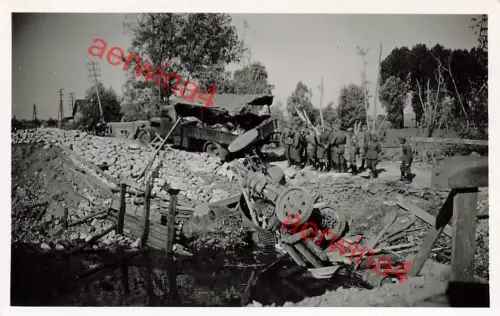 Deutscher LKW mit Geschütz Unfall bei Briey Frankreich