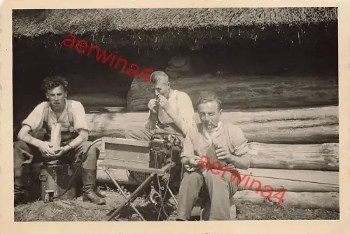 Deutsche Soldaten mit Feldtelefon Stellung Lida Weißrussland Ostfront