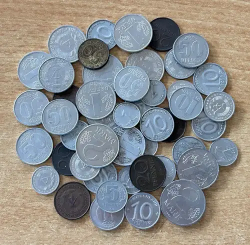 Lot/ Konvolut 50 DDR Münzen 1Pfennig - 2 Mark Kleinmünzen
