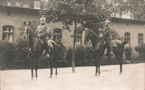 Foto AK 1.WK Offizier Hauptmann mit Orden Sachsen Pickelhaube 181
