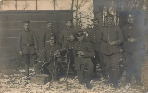 Fotokarte 1.WK Soldaten mit Maschinengewehr 08 Lafette Lehrkurs Frankreich