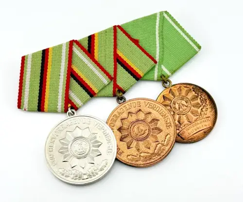 DDR Ordensspange Medaillen Verdienstmedaillen / ausgezeichnete Leistungen MdI