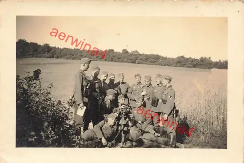 Deutsche Soldaten mit MG 34 Lafette und Entferungsmesser