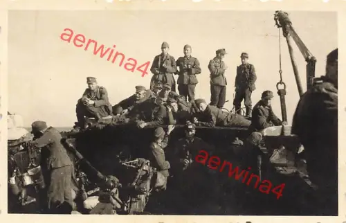Deutsche Soldaten auf Schiff mit 3,7 cm Flak bei Königsberg 1944 Ostpreussen