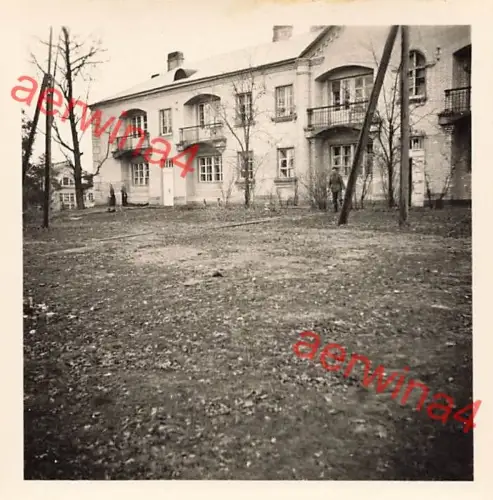 Deutsche Krankenschwestern Soldat am Lazarett Zwiahel Ukraine Ostfront