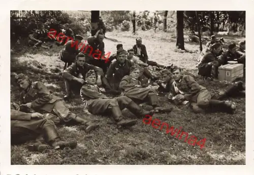 Deutsche Soldaten Mittagessen im Park in Auerbach Vogtland