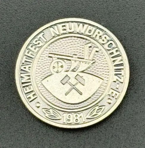 DDR Medaille Heimatfest Neuwürschnitz 75 Jahre Schule des Friedens 1981