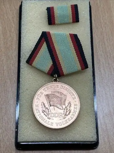 DDR Orden Abzeichen - Für treue Dienste - NVA - Nationale Volksarmee - Bronze