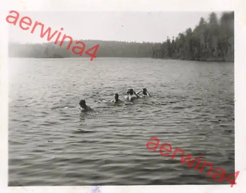 Deutsche Soldaten baden bei Salla Lappland Finnland