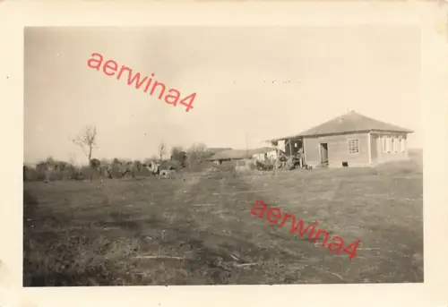 Quartier mit getarnten LKW bei Kalatsch Russland Ostfront