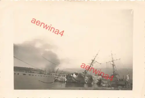 Zerstörte explodierte Munition-Depots Hafen Mers-el-Kebir Algerien