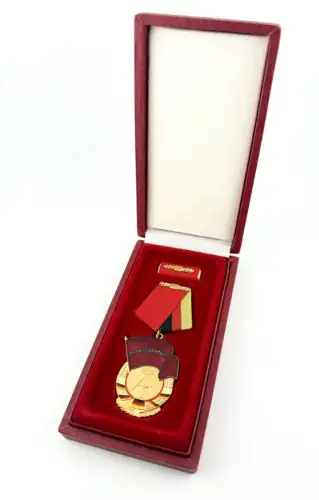 DDR Orden Banner der Arbeit Stufe II