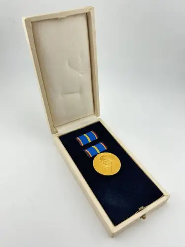 DDR Hufeland-Medaille in Gold, Bartel Nr. 166 c