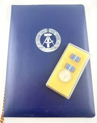 DDR Hufeland-Medaille mit Urkunde in Silber 1976