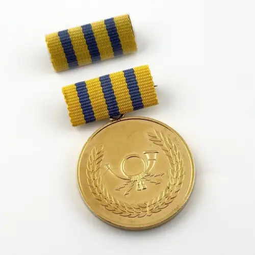 DDR Verdienstmedaille der Deutschen Post in Gold Bartel 233b