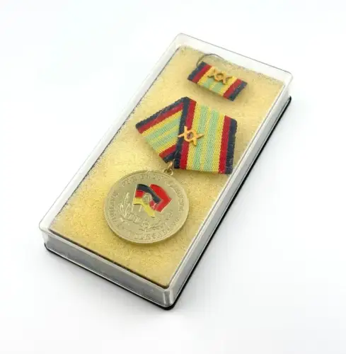 DDR Medaille für treue dienste in der NVA in Gold für 20 Jahre