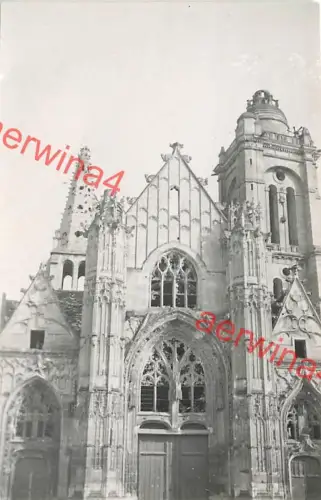 Blick auf die Kirche in Senlis Frankreich