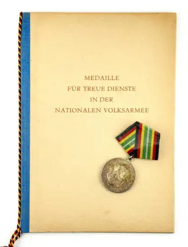 DDR Medaille für treue dienste in der NVA Silber Urkunde Stabsobermeister 1966