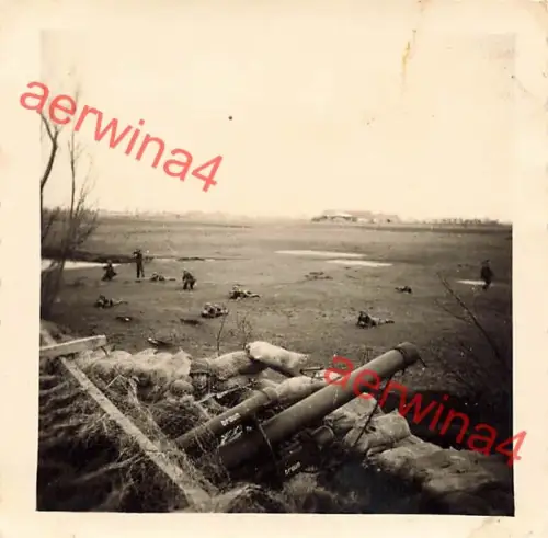 Deutsche Feldhaubitze 18 bei Übung an der Schelde Mündung Holland