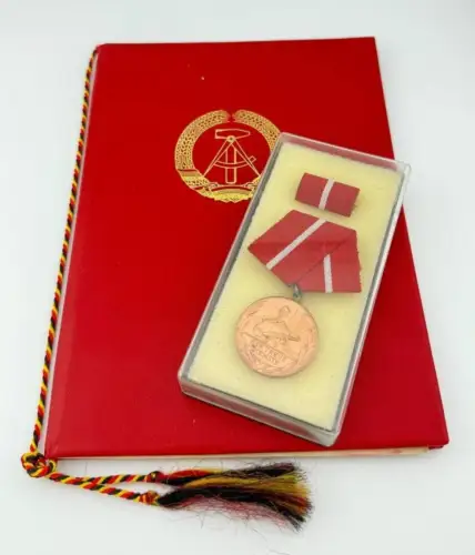 DDR Medaille Treue Dienste in den Kampfgruppen MdI in Bronze mit Urkunde 1977