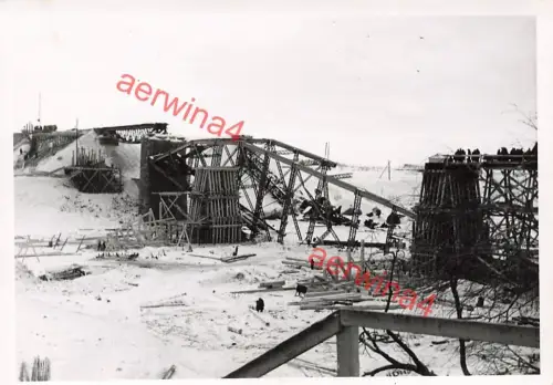 Deutsche Pioniere Brückenbau an gesprengter Düna Brücke Witebesk Ostfront