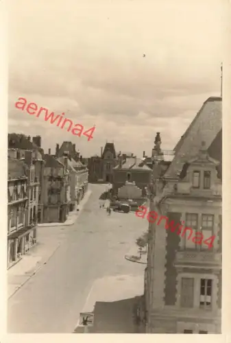 Deutsche Soldaten auf Kreuzung beim Hotel in Rethel Frankreich