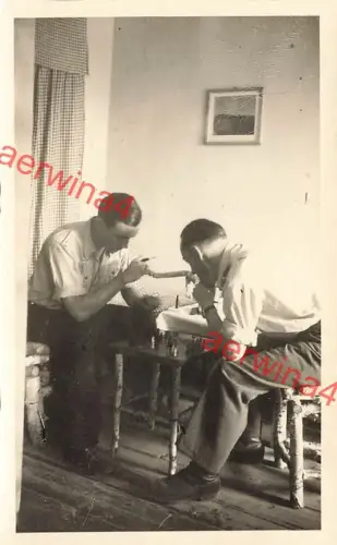 Deutsche Soldaten beim Schach spielen Ostpreussen