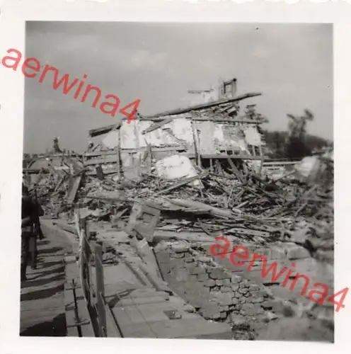 Vormarsch Soldaten über den Aisne-Kanal in Rethel Frankreich