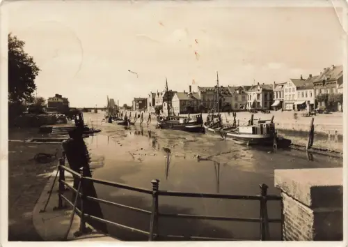 AK Husum Hafen Oldtimer Schiffe Schleswig-Holstein gelaufen Postkarte