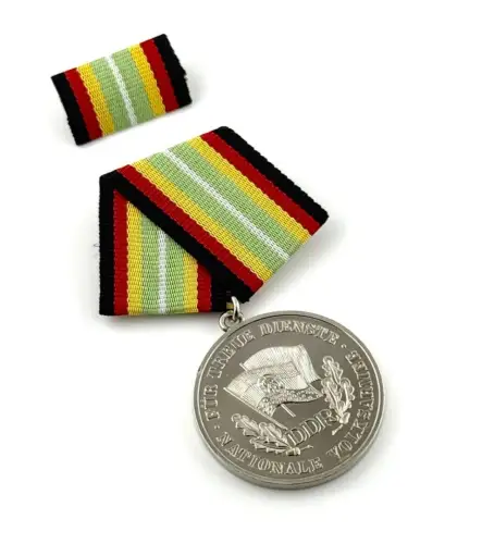 DDR NVA Medaille für treue Dienste in der Nationalen Volksarmee in Silber